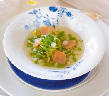 2015-04-hausgemachte-gemuesebouillon-mit-baerlauch-flaedli